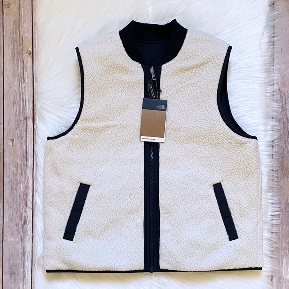 The North Face Women’s Cuchillo Reversible Navy Vest - Picture 1 of 9